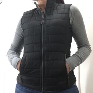 Bass Women’s Puffer Vest. Small, Black, Sleeveless